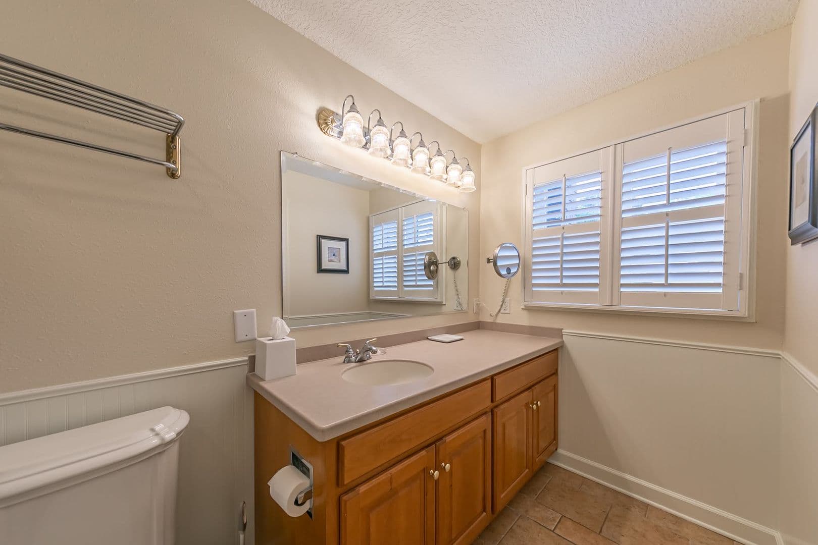 Williamsburg Condo: 707 Graves Ordinary
