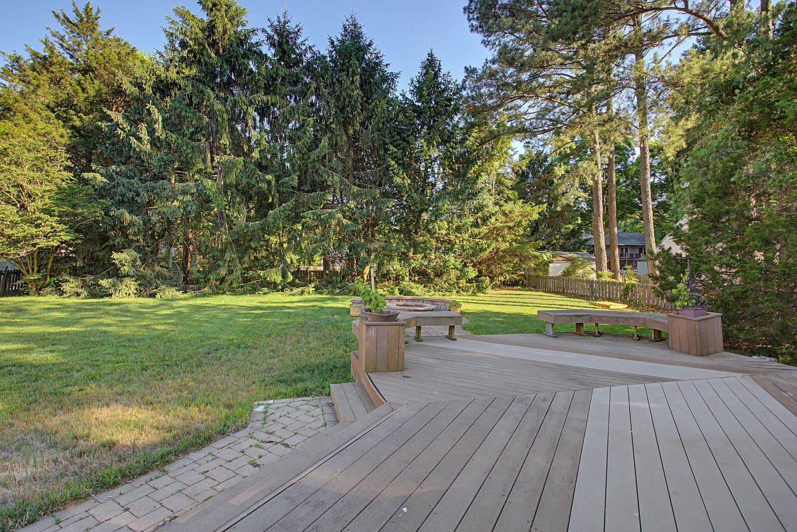 Yorktown House: 128 Stone Lake Court