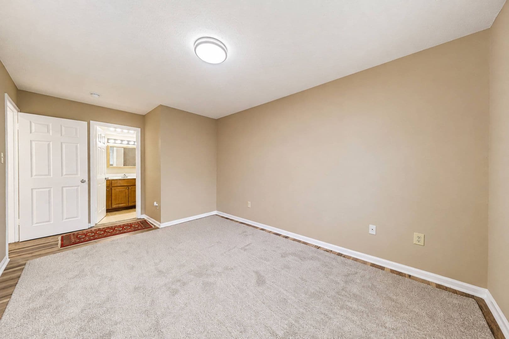 Williamsburg House: 4003 Governors Sq #8