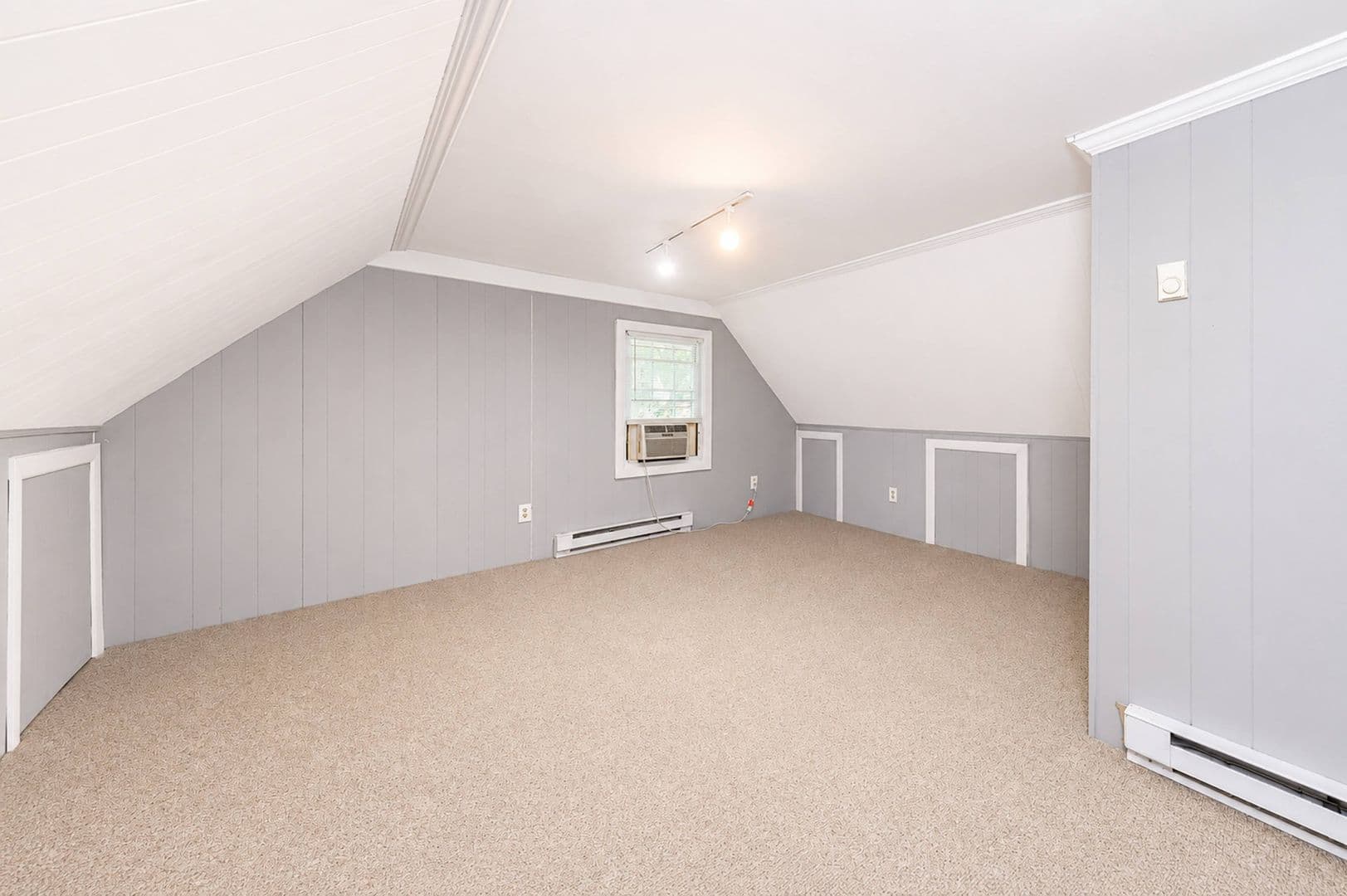 Williamsburg House: 702 Tanyard Street