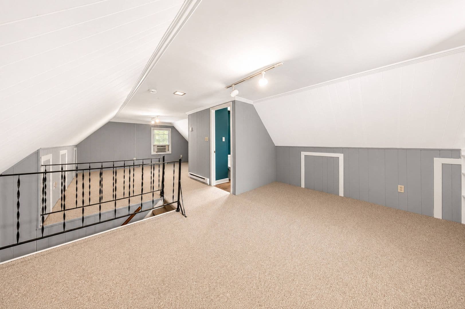 Williamsburg House: 702 Tanyard Street