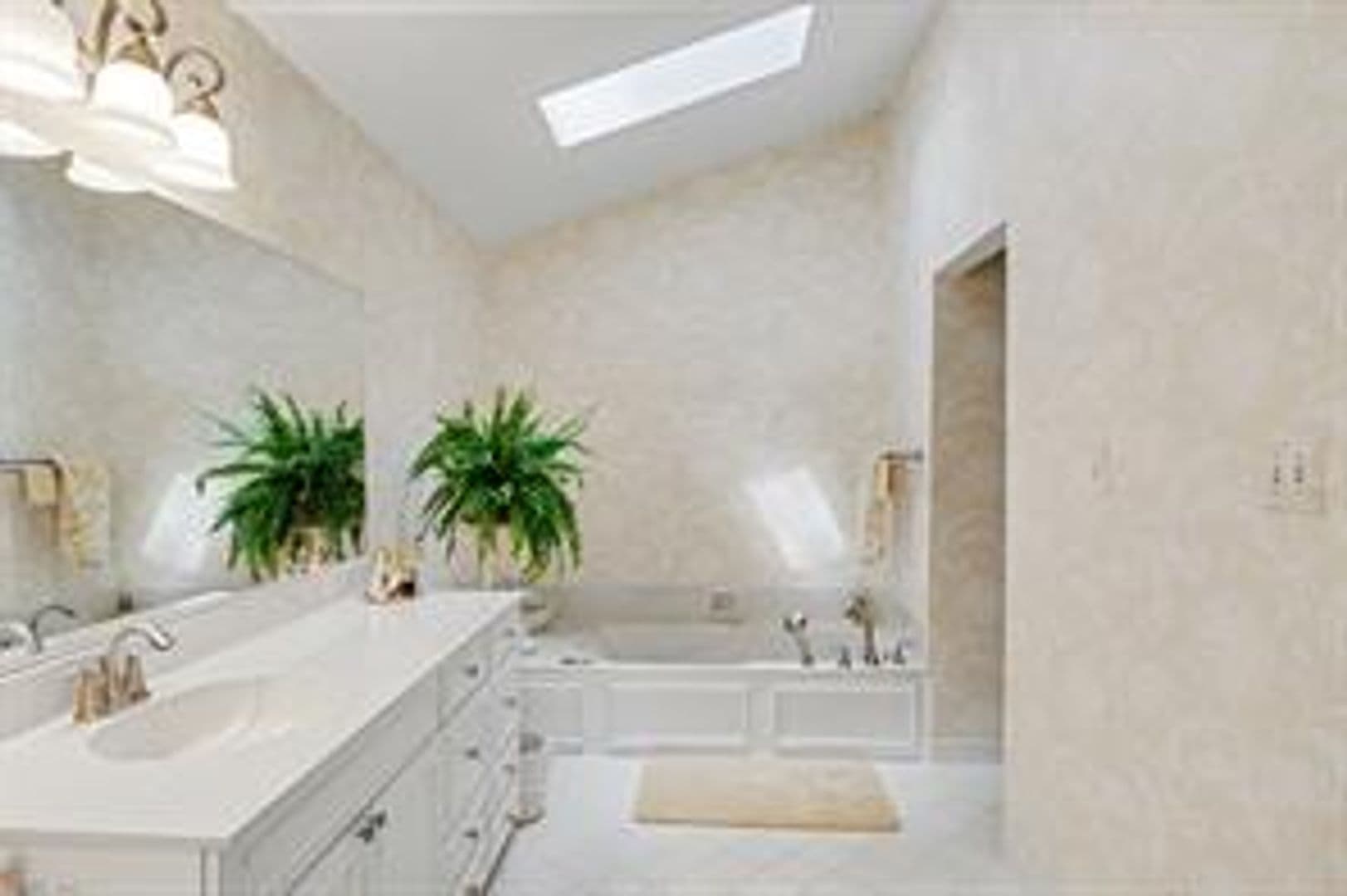 Williamsburg House: 528 Fairfax Way