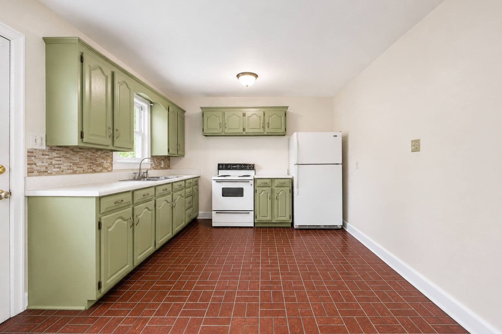 Williamsburg House: 702 Tanyard Street
