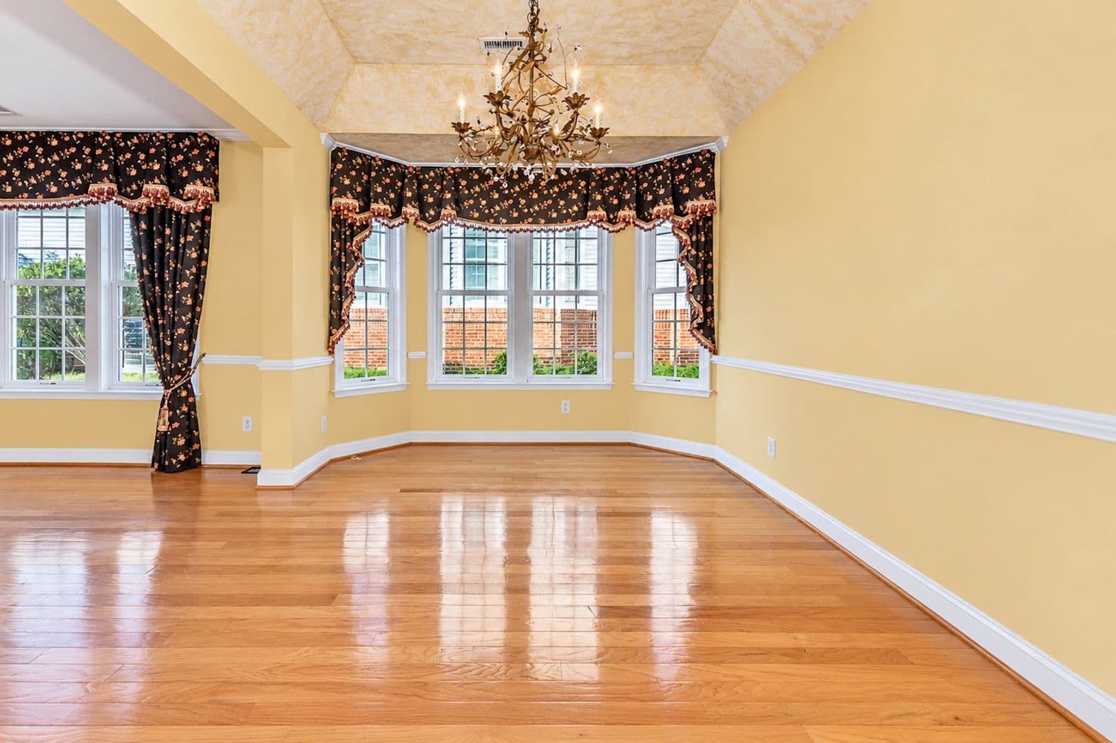 Williamsburg House: 6727 Evensong Lane