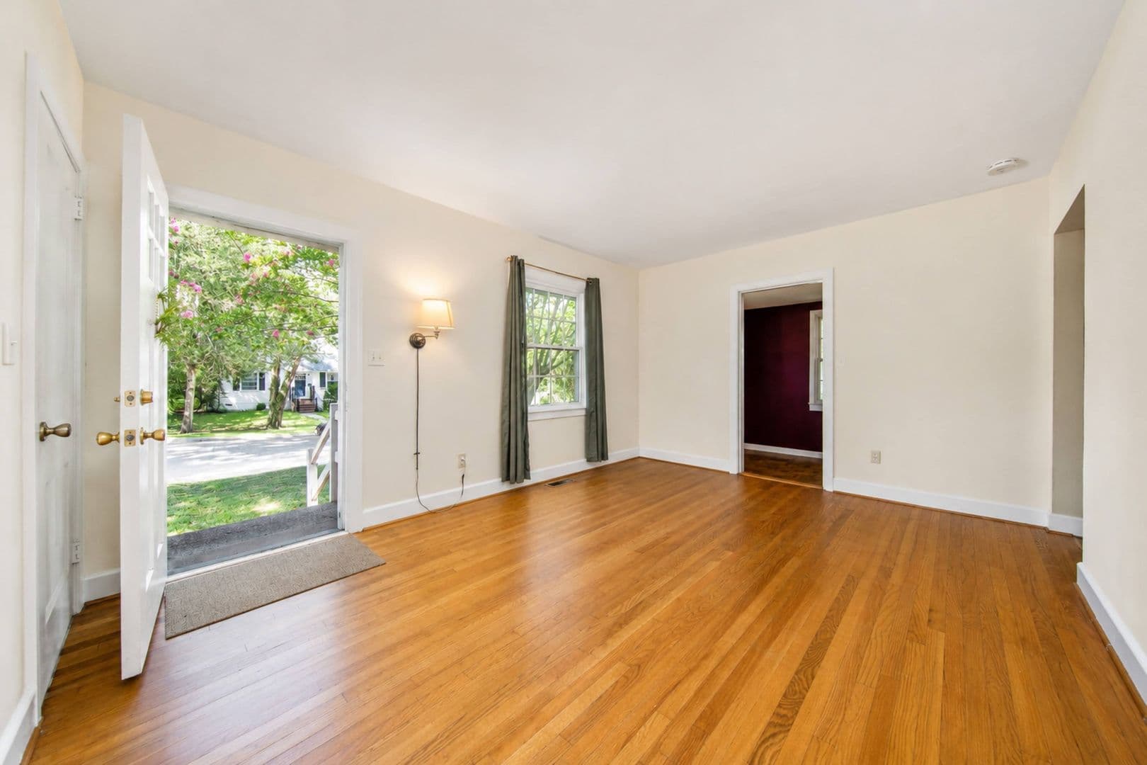 Williamsburg House: 702 Tanyard Street