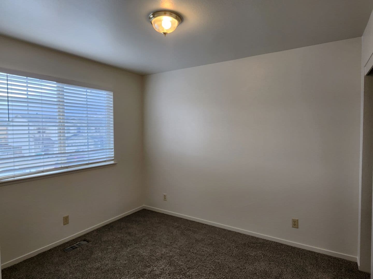 Dayton Apartment: 404 Valley Circle