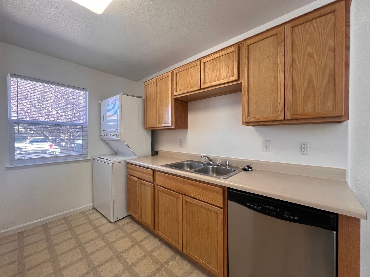 Fernley Apartment: 725 Starlite Drive