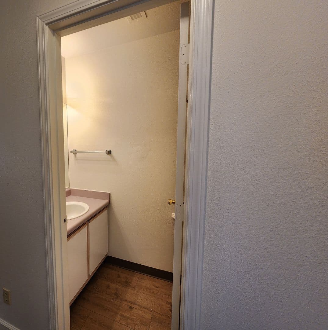 Dayton Apartment: 404 Valley Circle