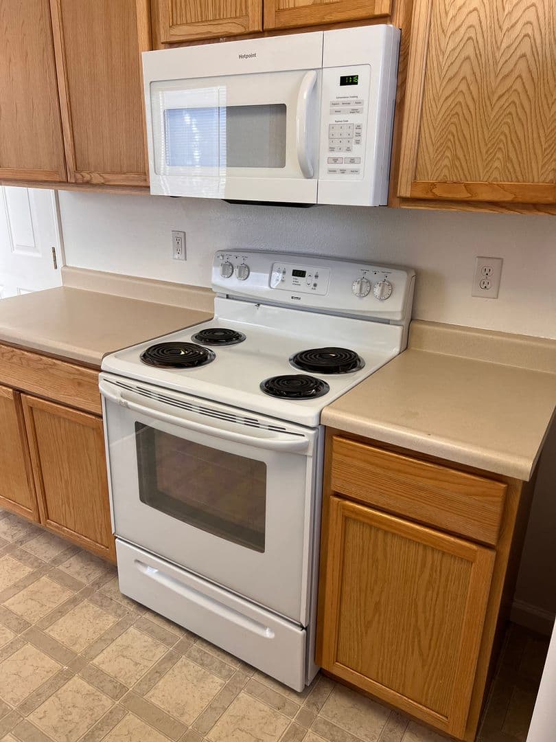 Fernley Apartment: 725 Starlite Drive