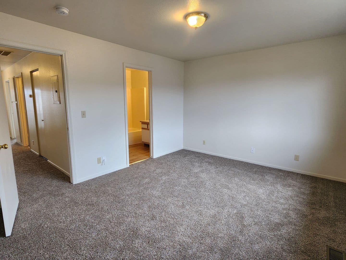 Dayton Apartment: 404 Valley Circle