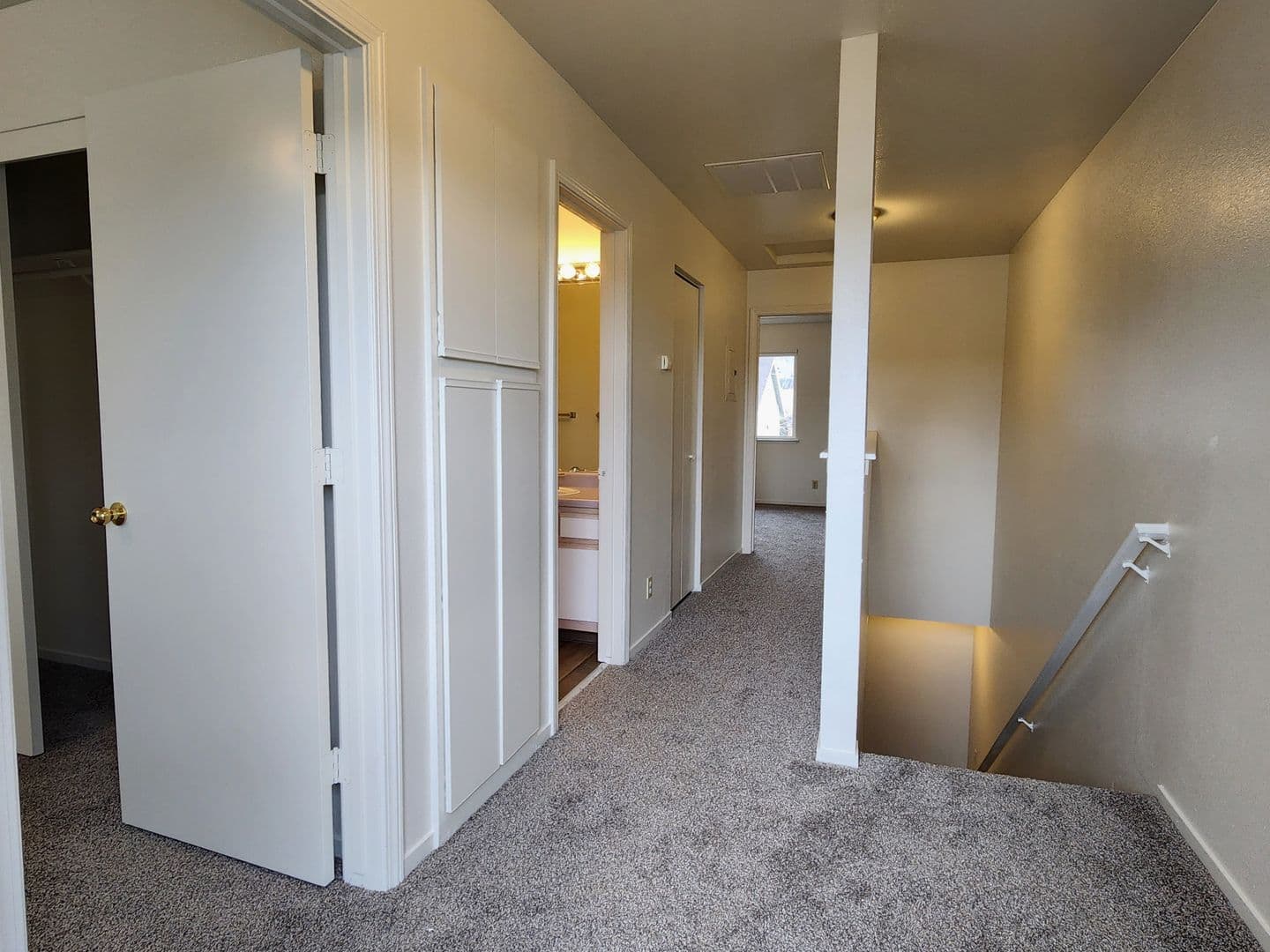 Dayton Apartment: 404 Valley Circle
