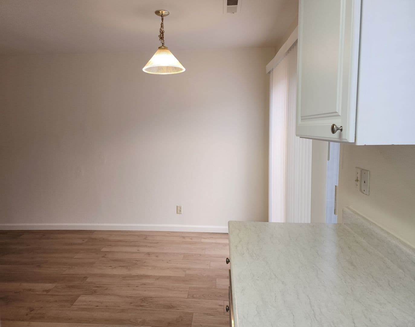 Dayton Apartment: 404 Valley Circle