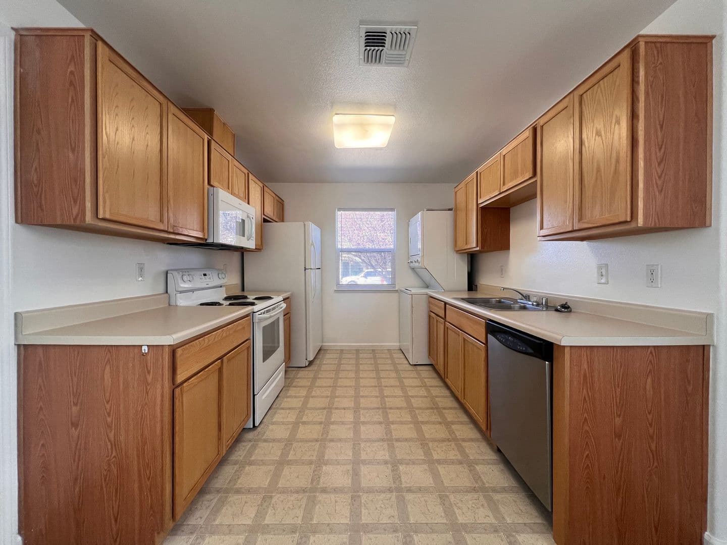 Fernley Apartment: 725 Starlite Drive