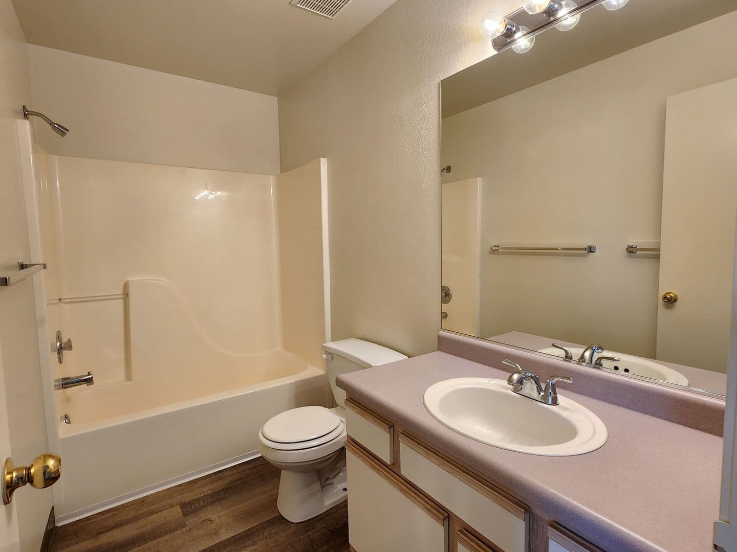 Dayton Apartment: 404 Valley Circle