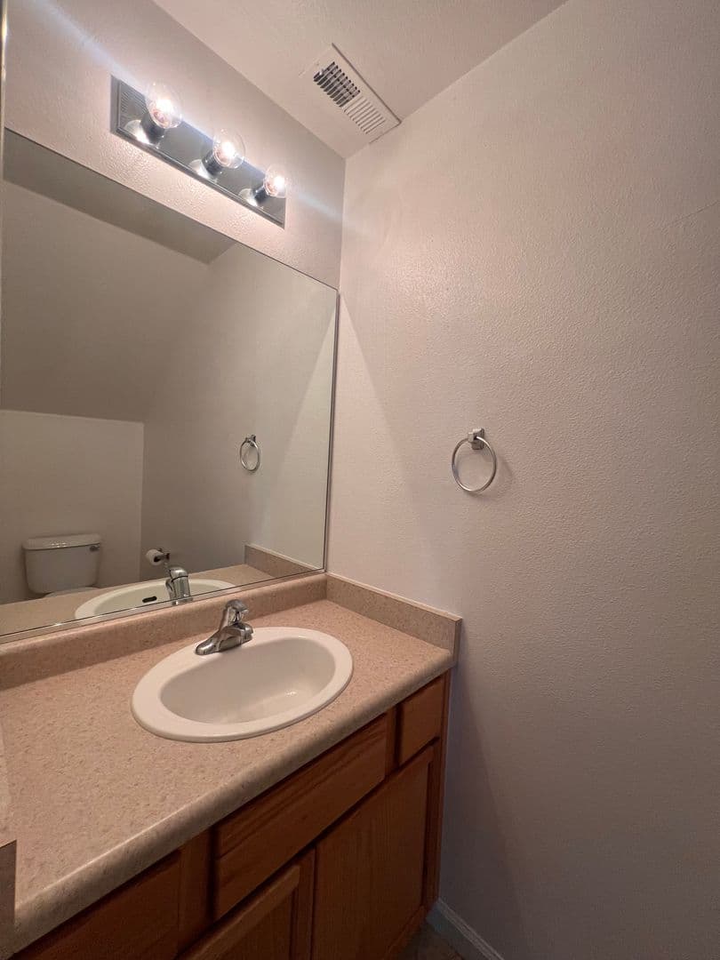 Fernley Apartment: 725 Starlite Drive
