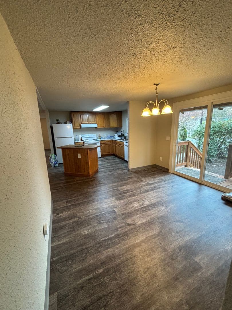 Kent House: 11401 SE 227th Place