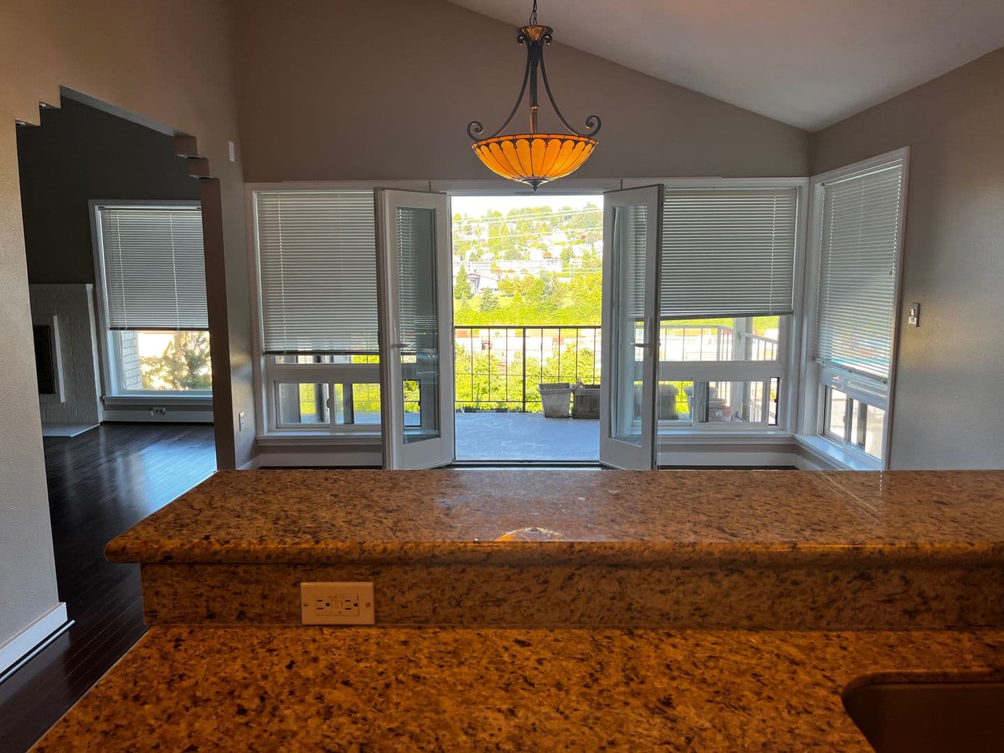 Seattle Apartment: 2636 22nd Ave W