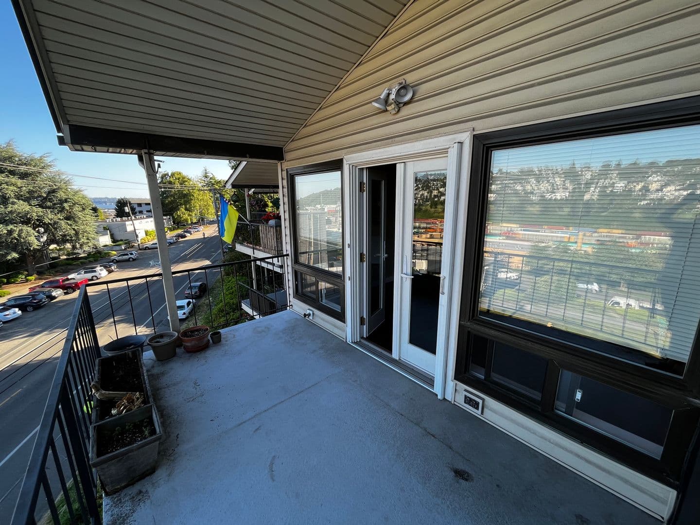 Seattle Apartment: 2636 22nd Ave W