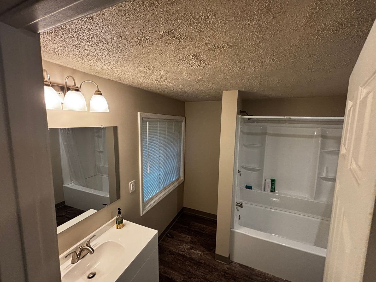 Kent House: 11401 SE 227th Place
