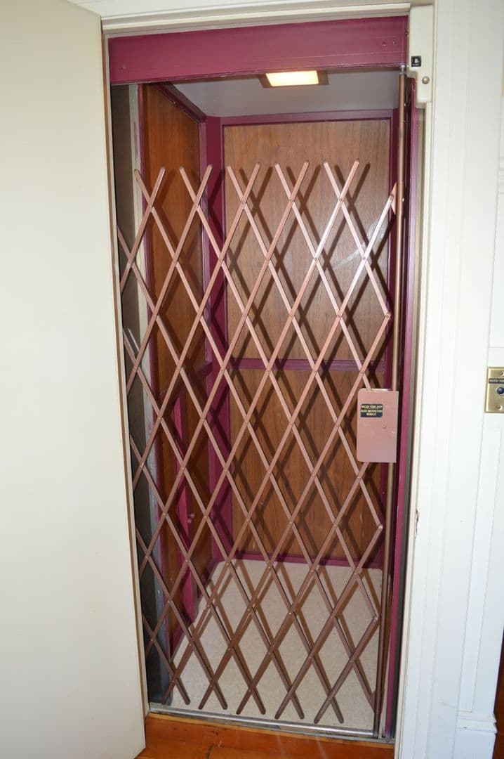 Sausalito House: 140 Bulkley Ave.