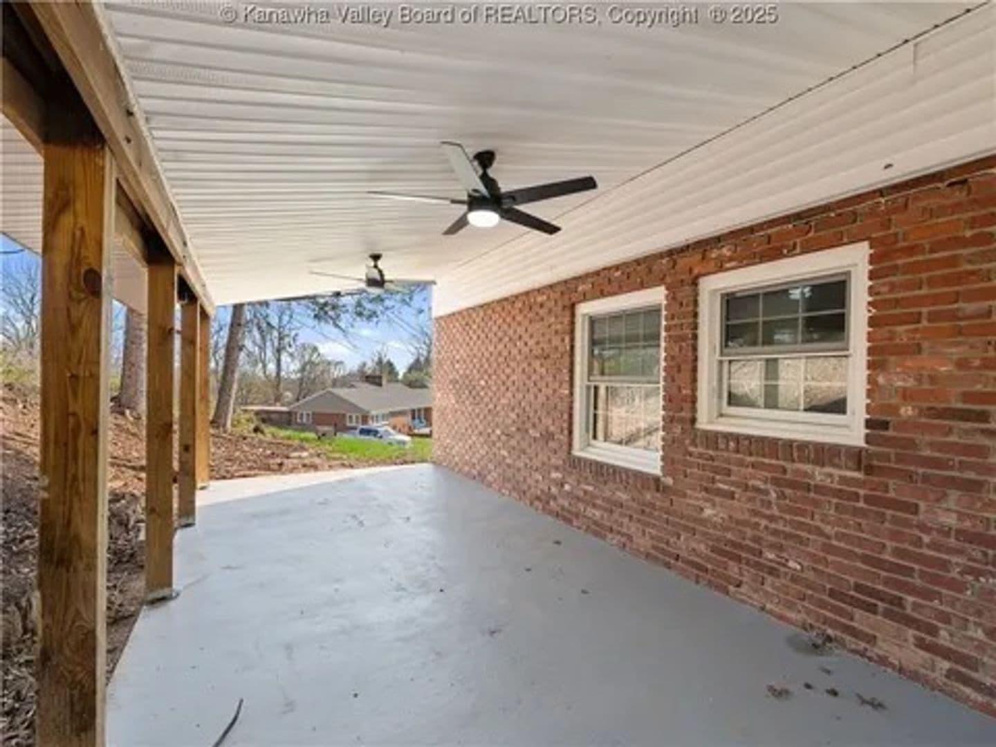 Charleston House: 1501 Knob Rd