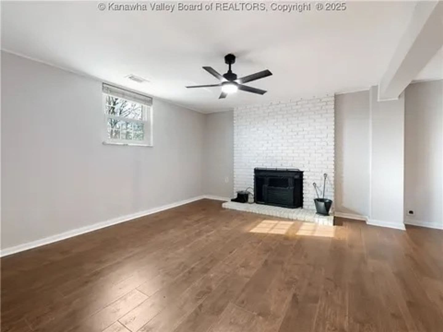 Charleston House: 1501 Knob Rd
