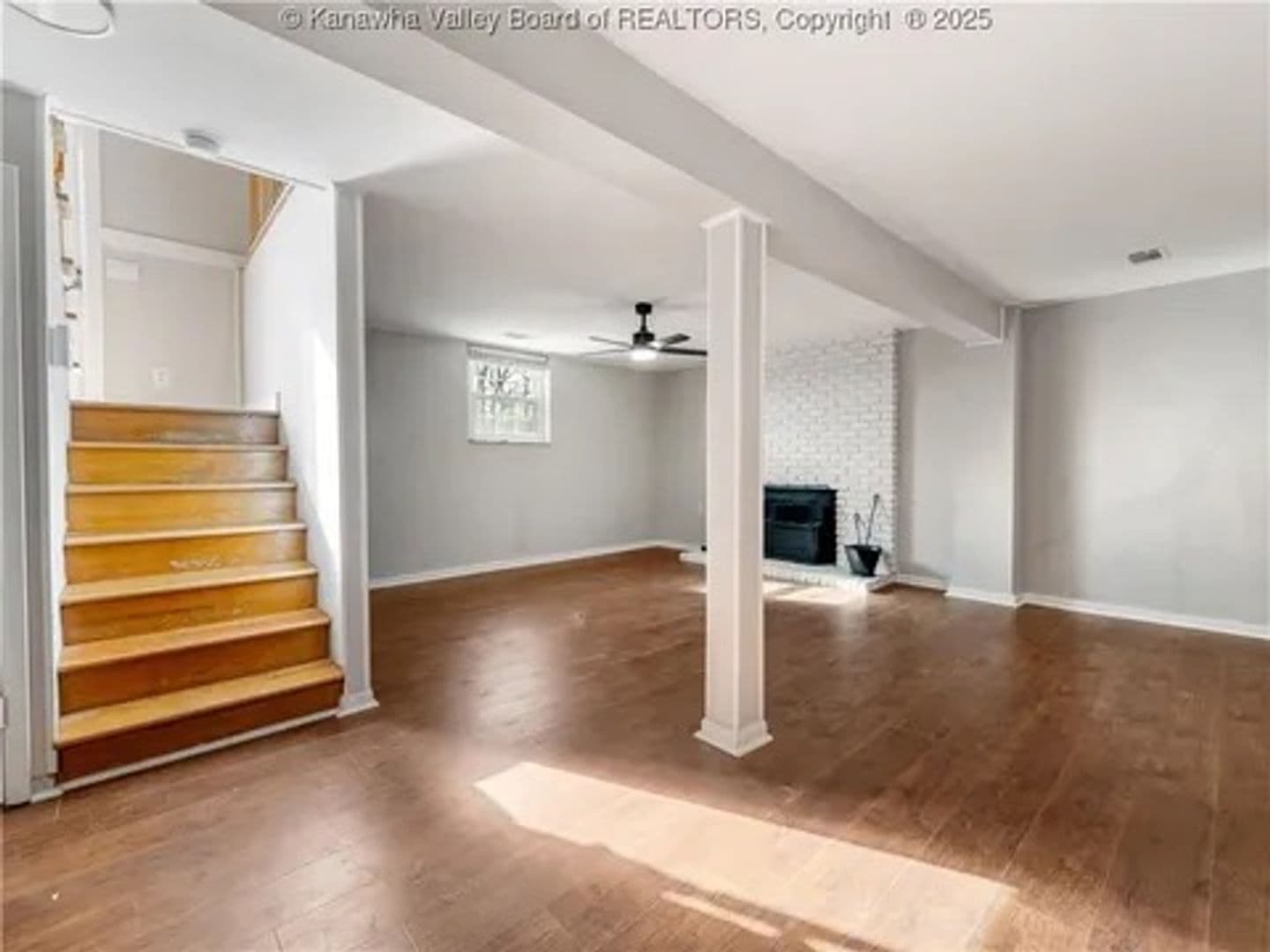 Charleston House: 1501 Knob Rd