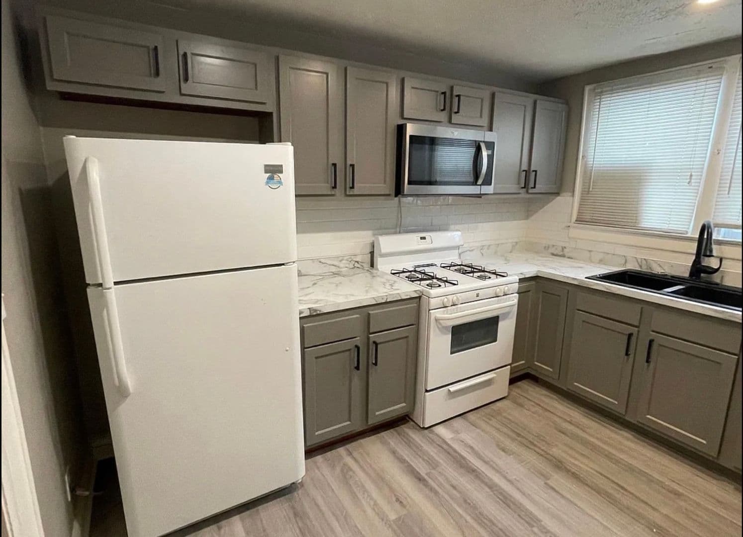 Charleston Apartment: 406 Maryland Avenue