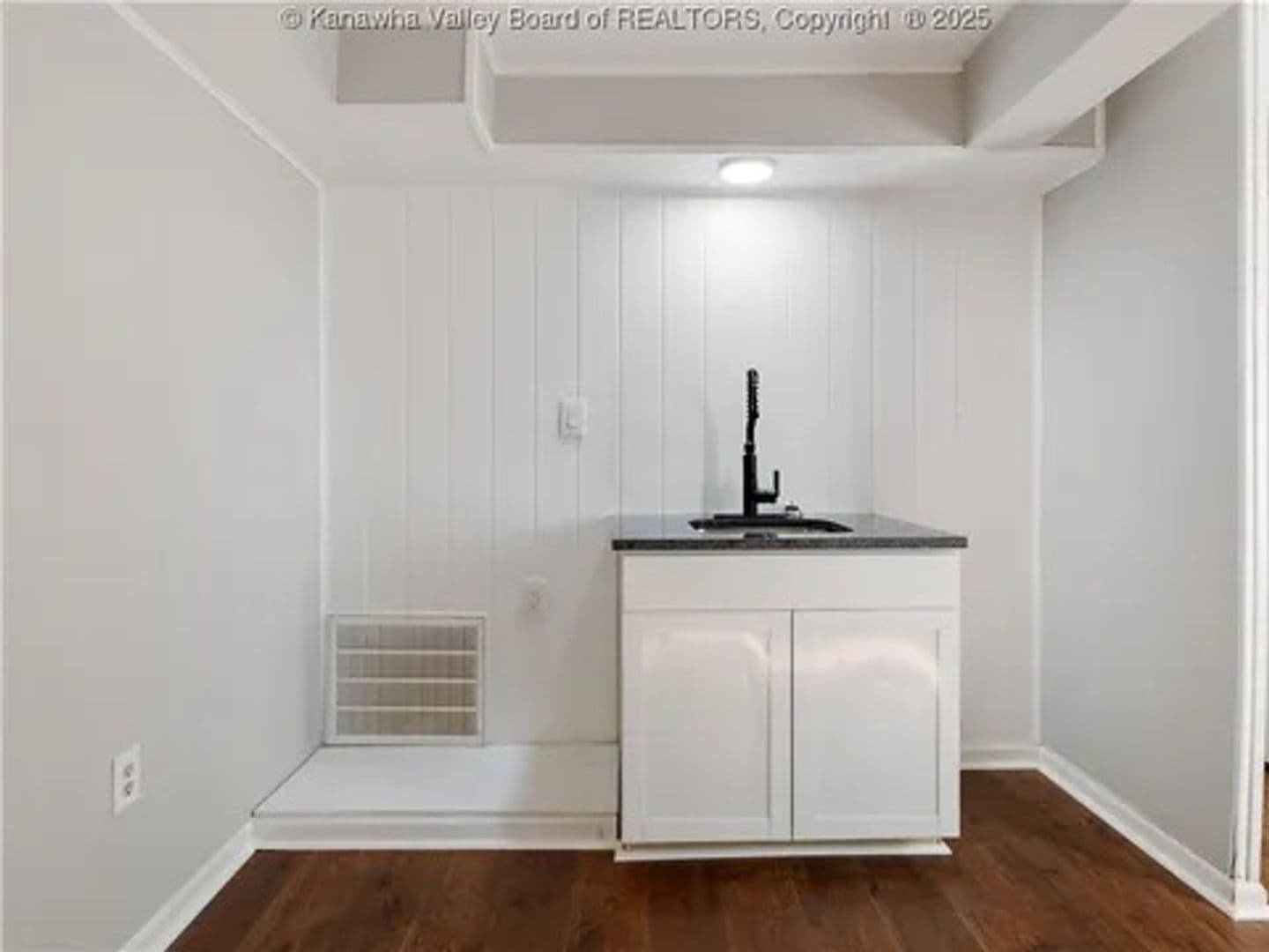 Charleston House: 1501 Knob Rd