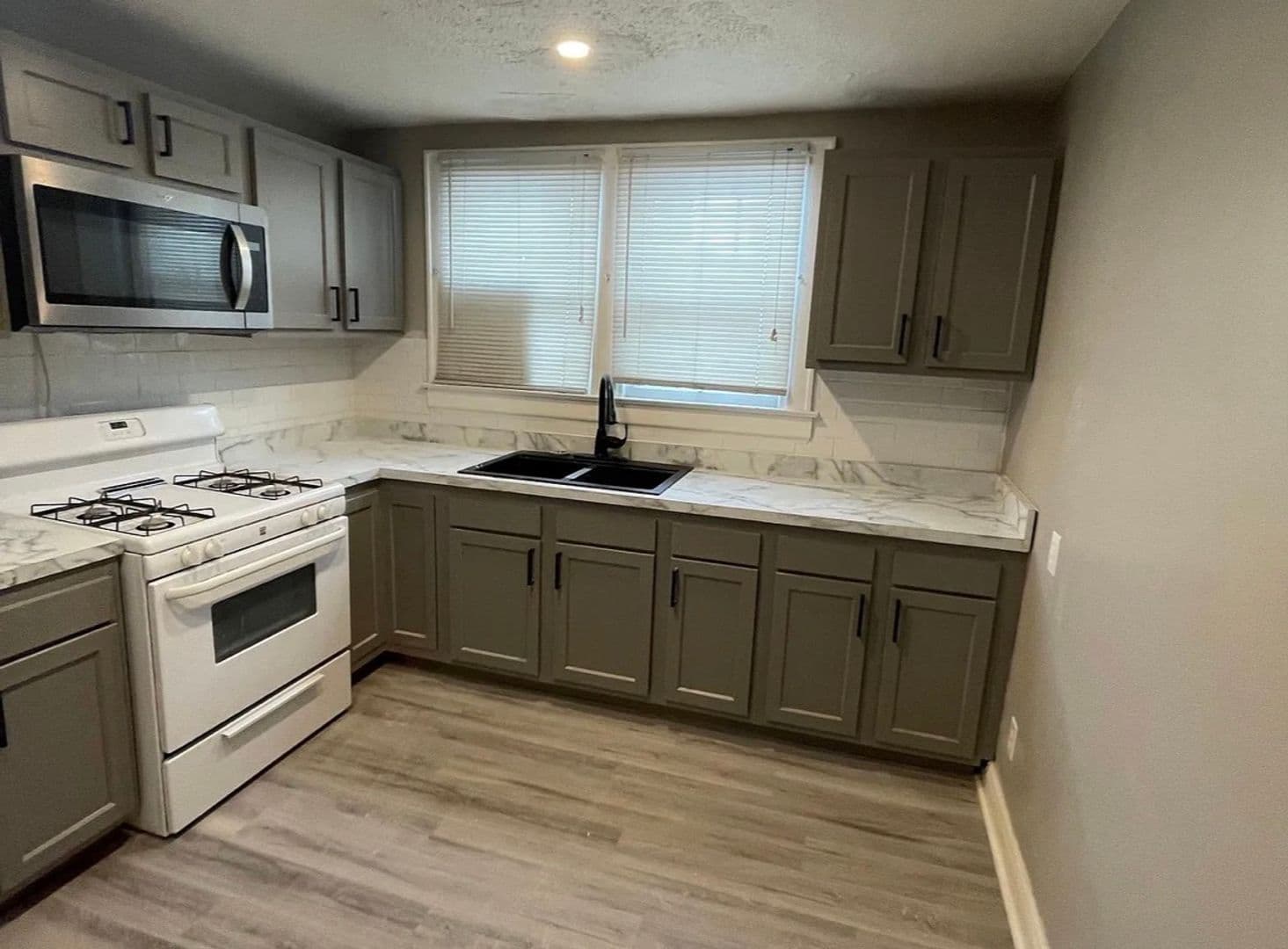 Charleston Apartment: 406 Maryland Avenue
