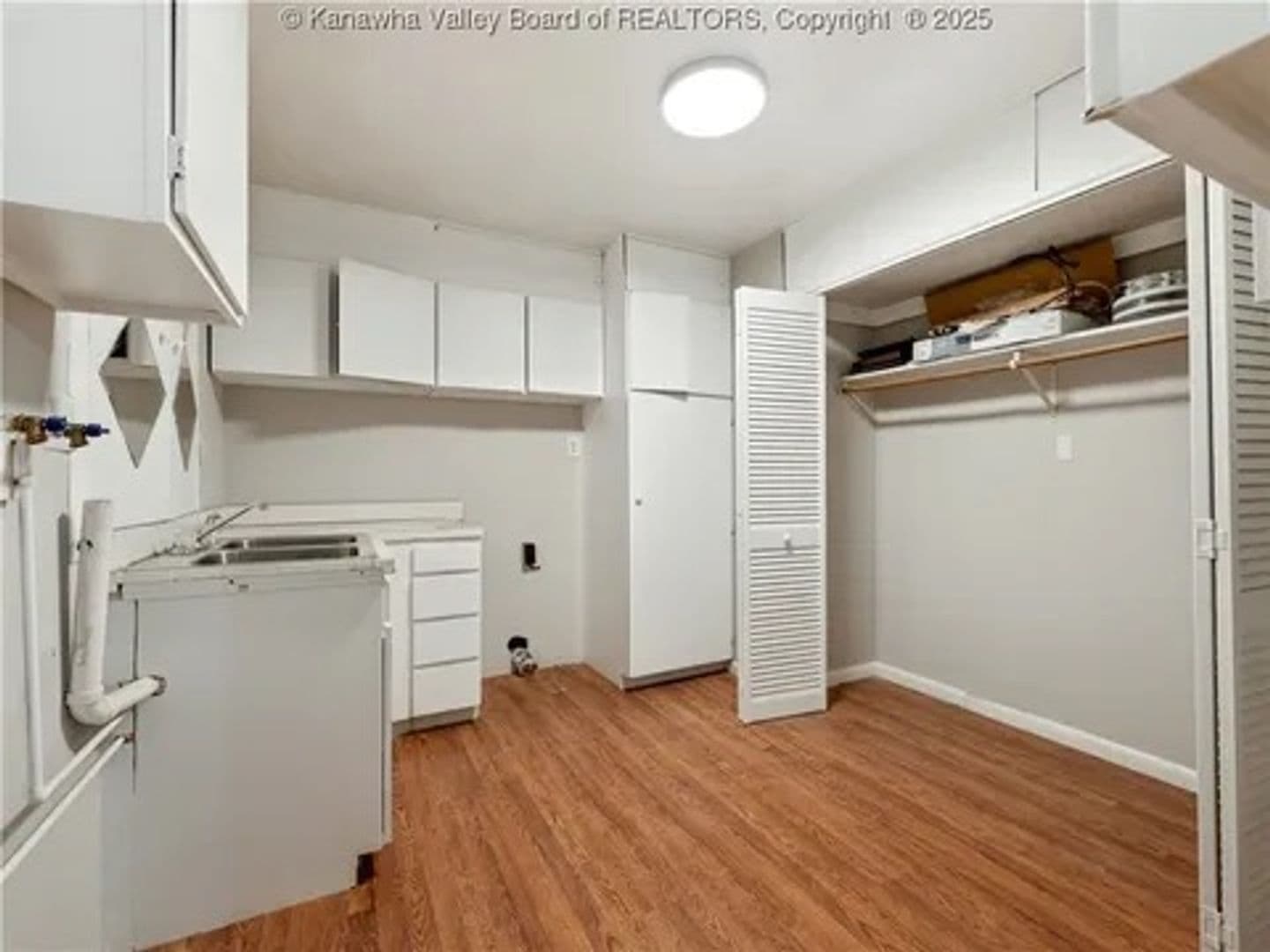 Charleston House: 1501 Knob Rd