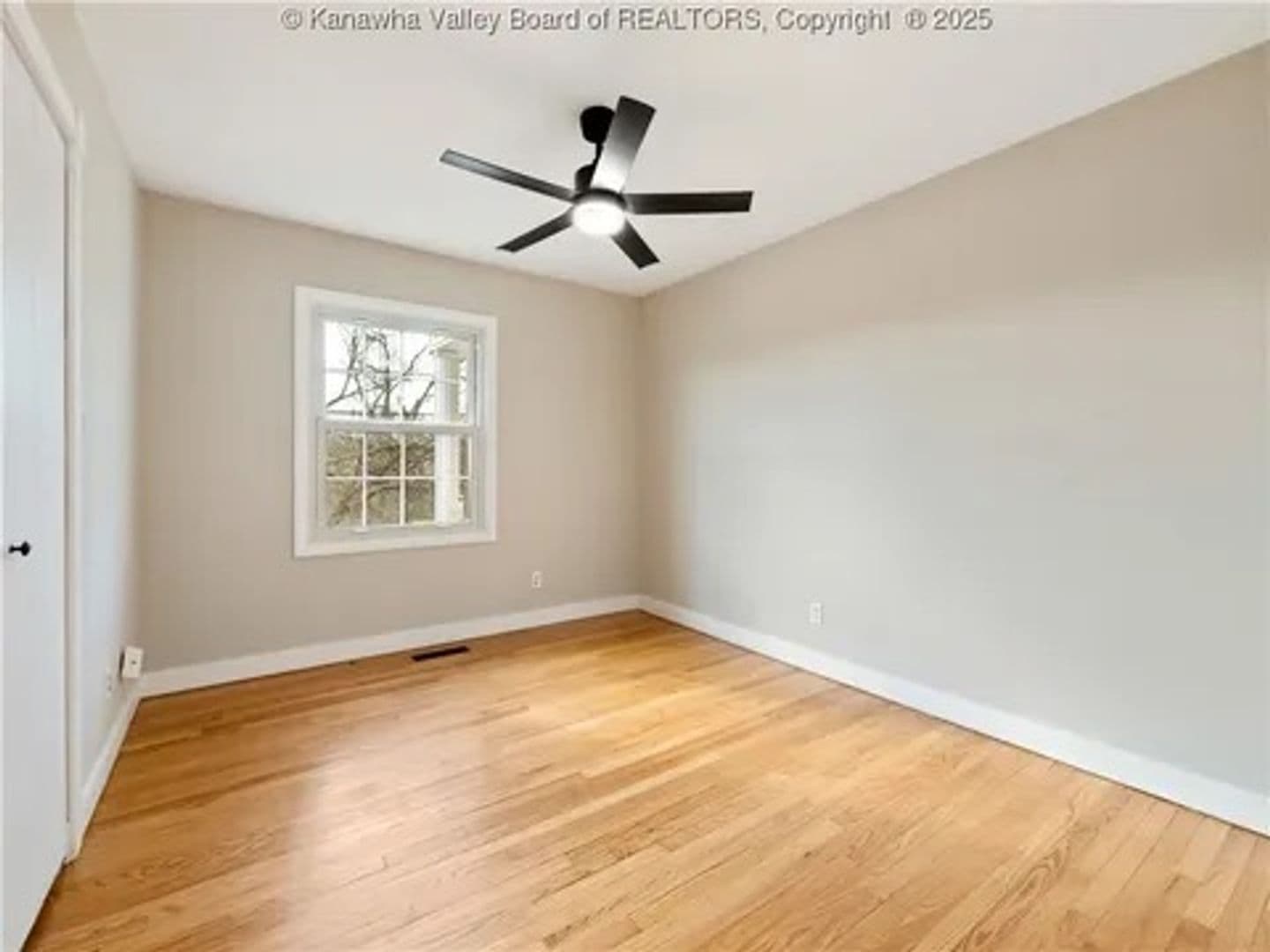 Charleston House: 1501 Knob Rd