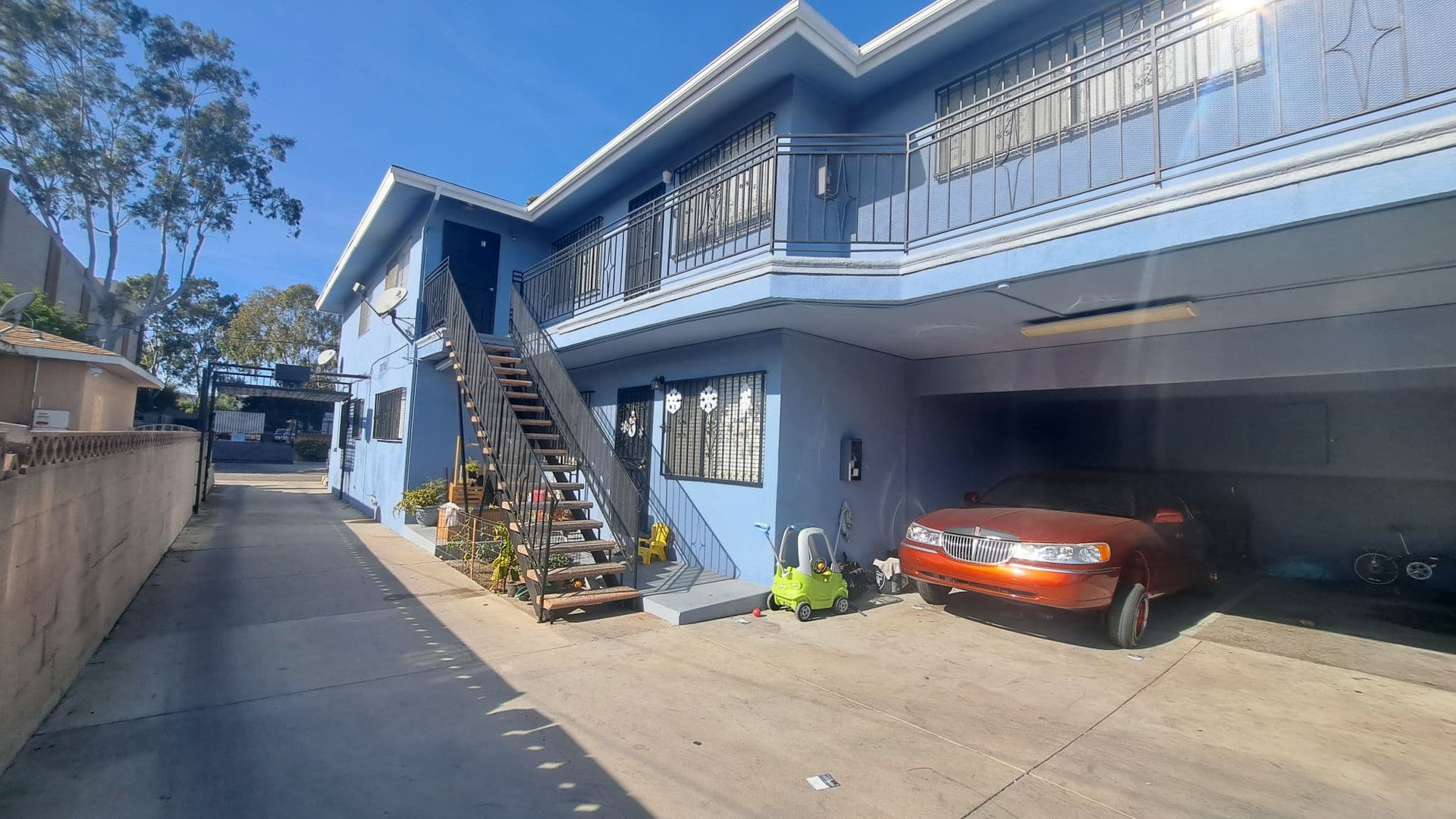 Hawthorne Apartment: 12704 Cedar Ave.
