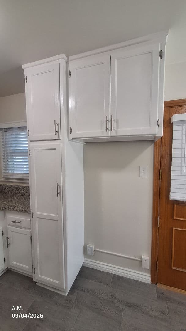 Inglewood Apartment: 241- 243 E. Buckthorne St.