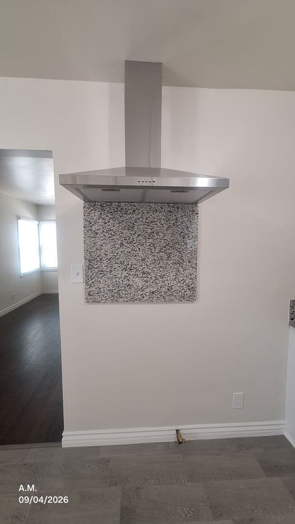 Inglewood Apartment: 241- 243 E. Buckthorne St.