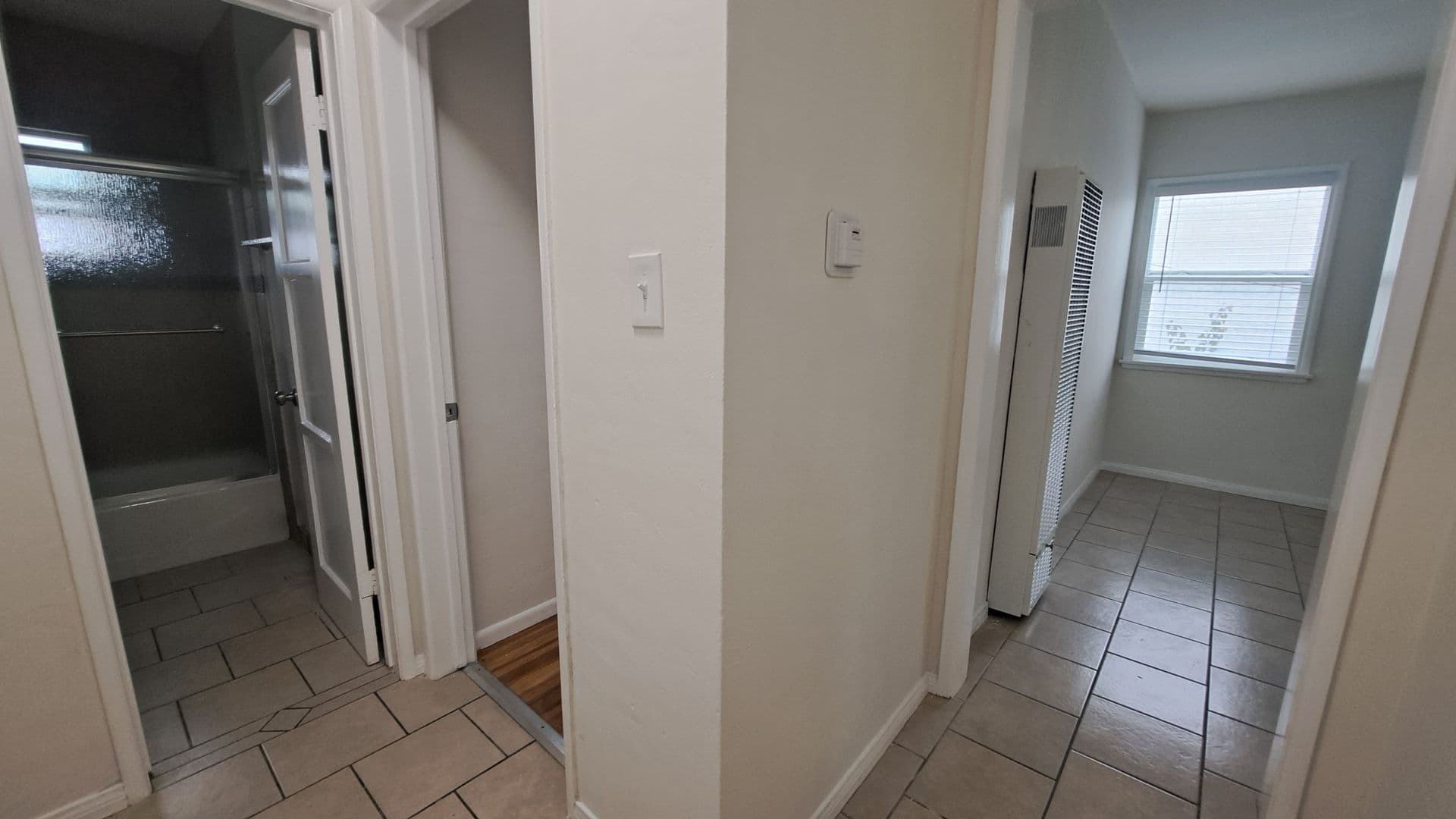 Inglewood Apartment: 115 E. Tamarack Ave.