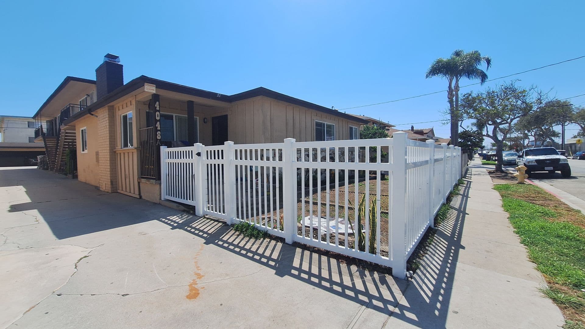 Hawthorne Apartment: 4048 W. 139th St.