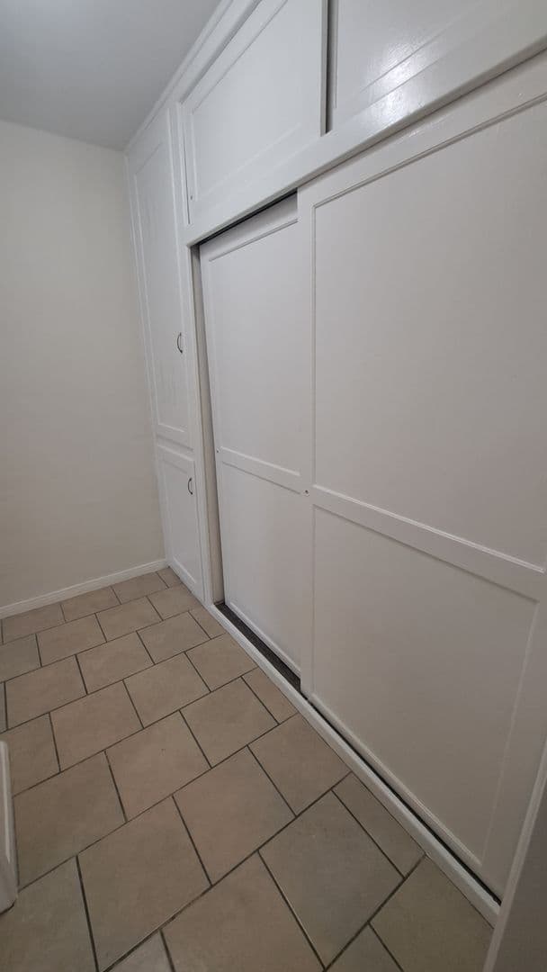Inglewood Apartment: 115 E. Tamarack Ave.