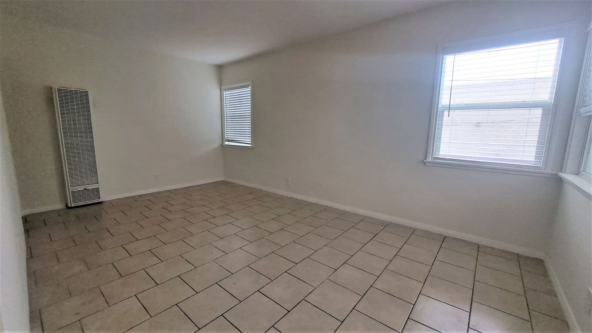 Inglewood Apartment: 115 E. Tamarack Ave.