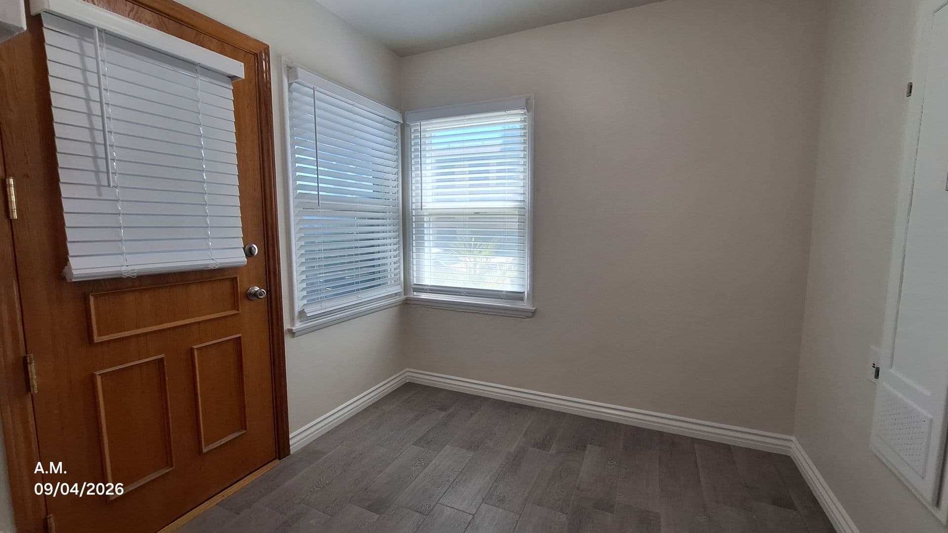 Inglewood Apartment: 241- 243 E. Buckthorne St.
