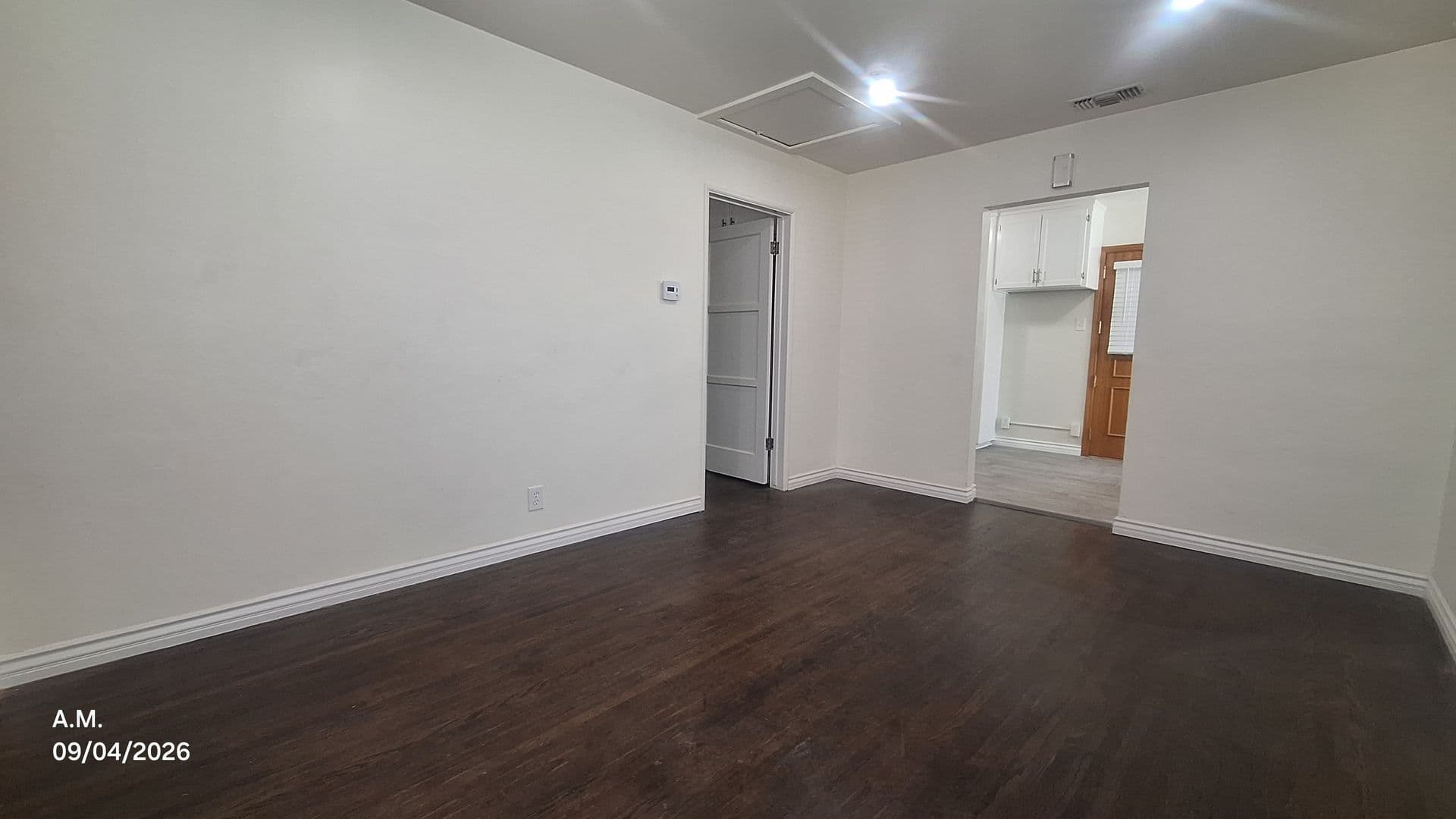 Inglewood Apartment: 241- 243 E. Buckthorne St.