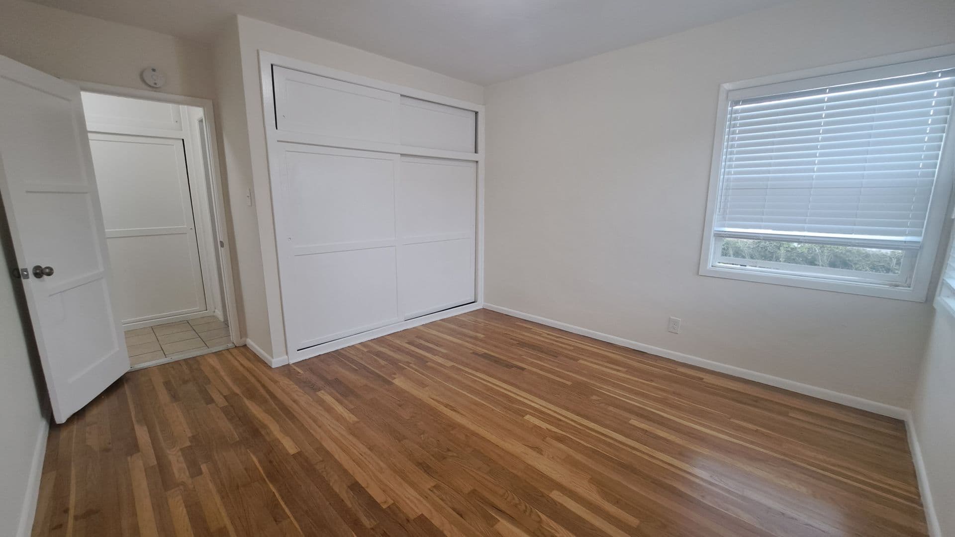 Inglewood Apartment: 115 E. Tamarack Ave.