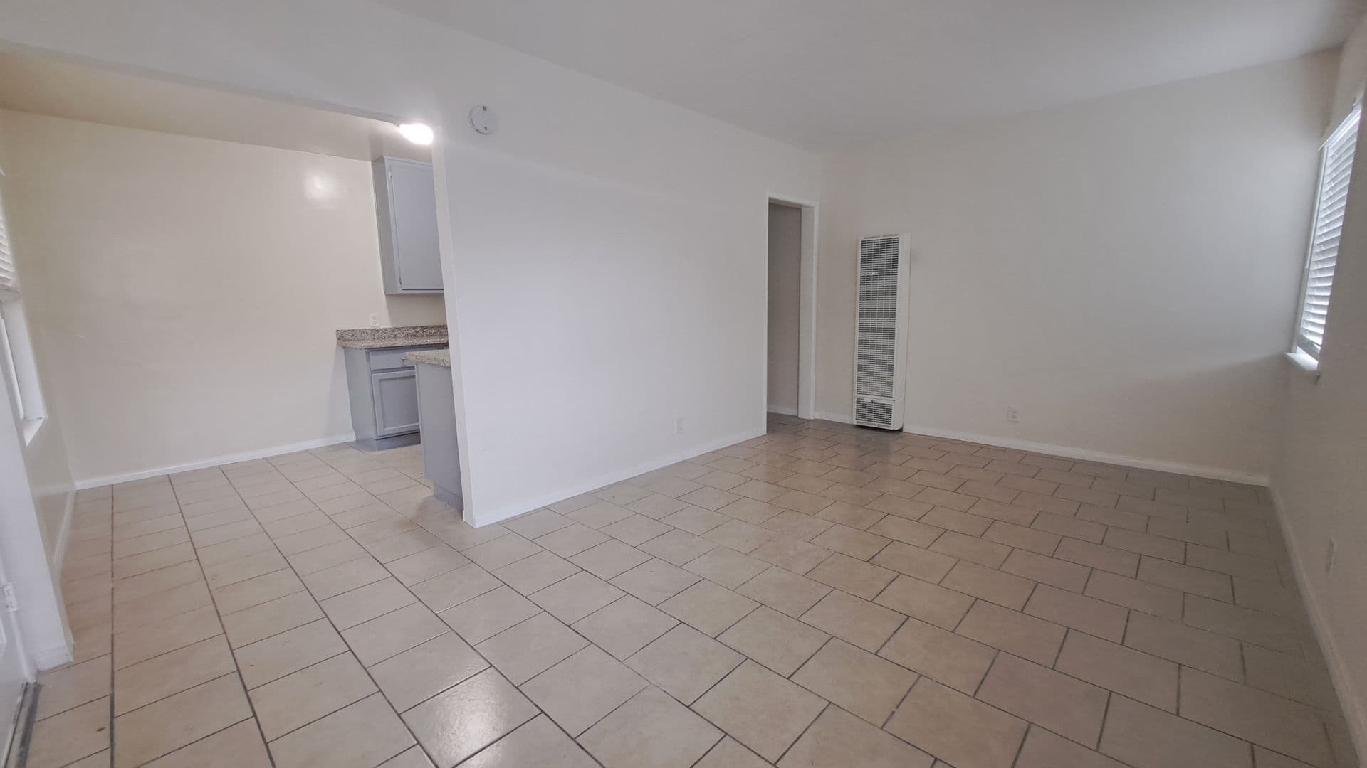 Inglewood Apartment: 115 E. Tamarack Ave.