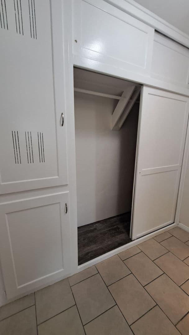 Inglewood Apartment: 115 E. Tamarack Ave.