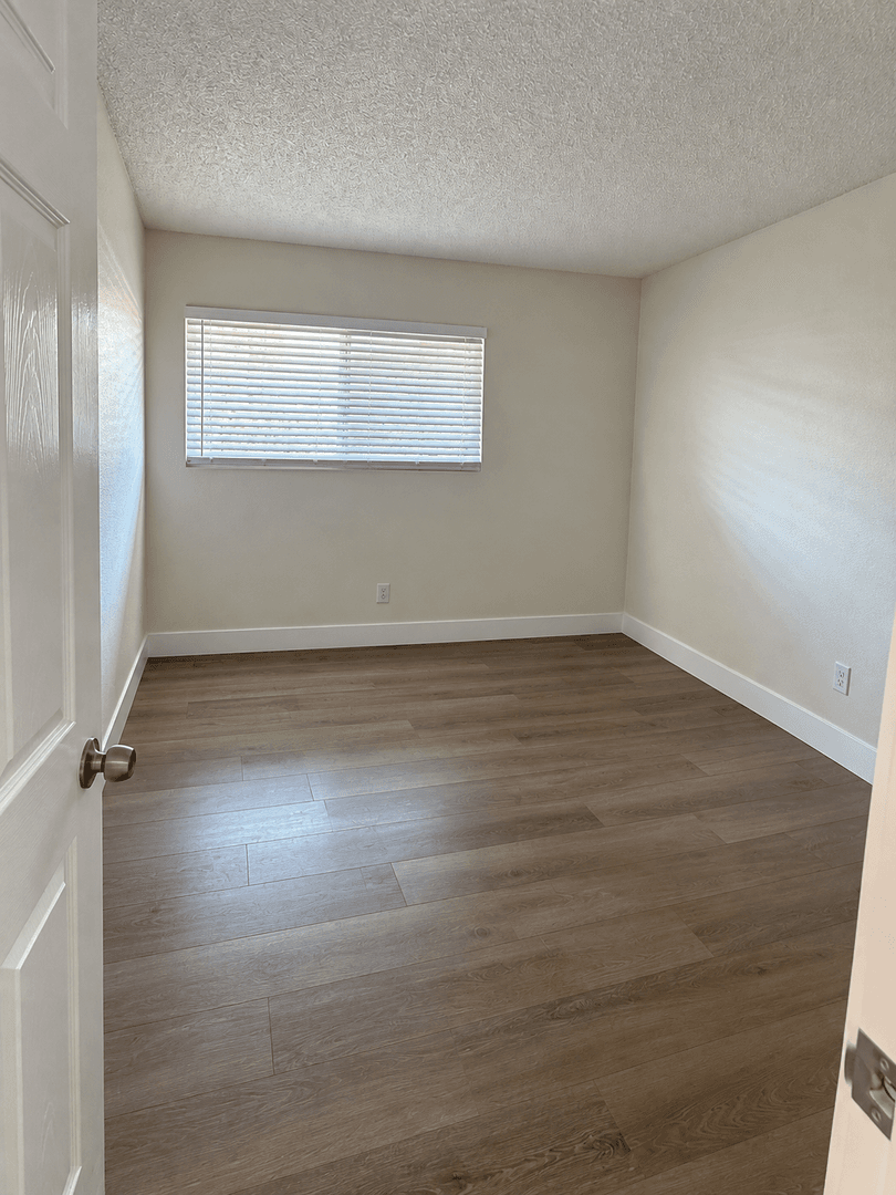 Garden Grove Apartment: 12101 Laguna St