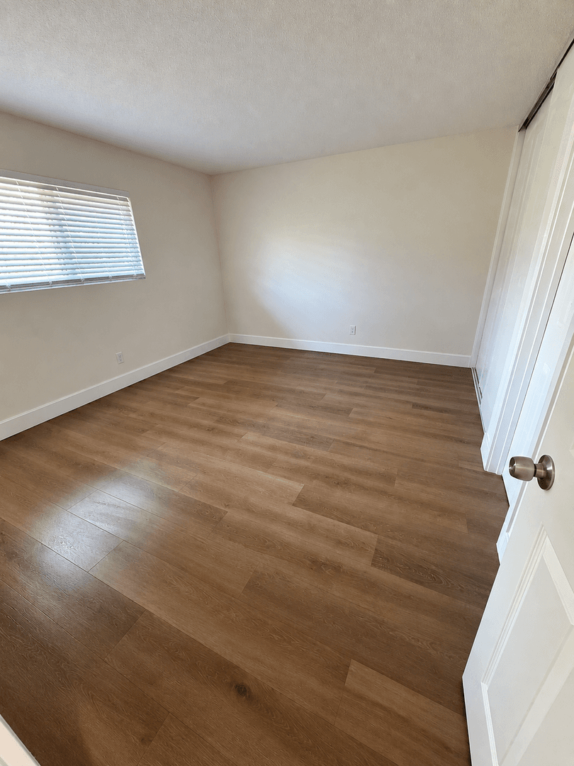 Garden Grove Apartment: 12101 Laguna St