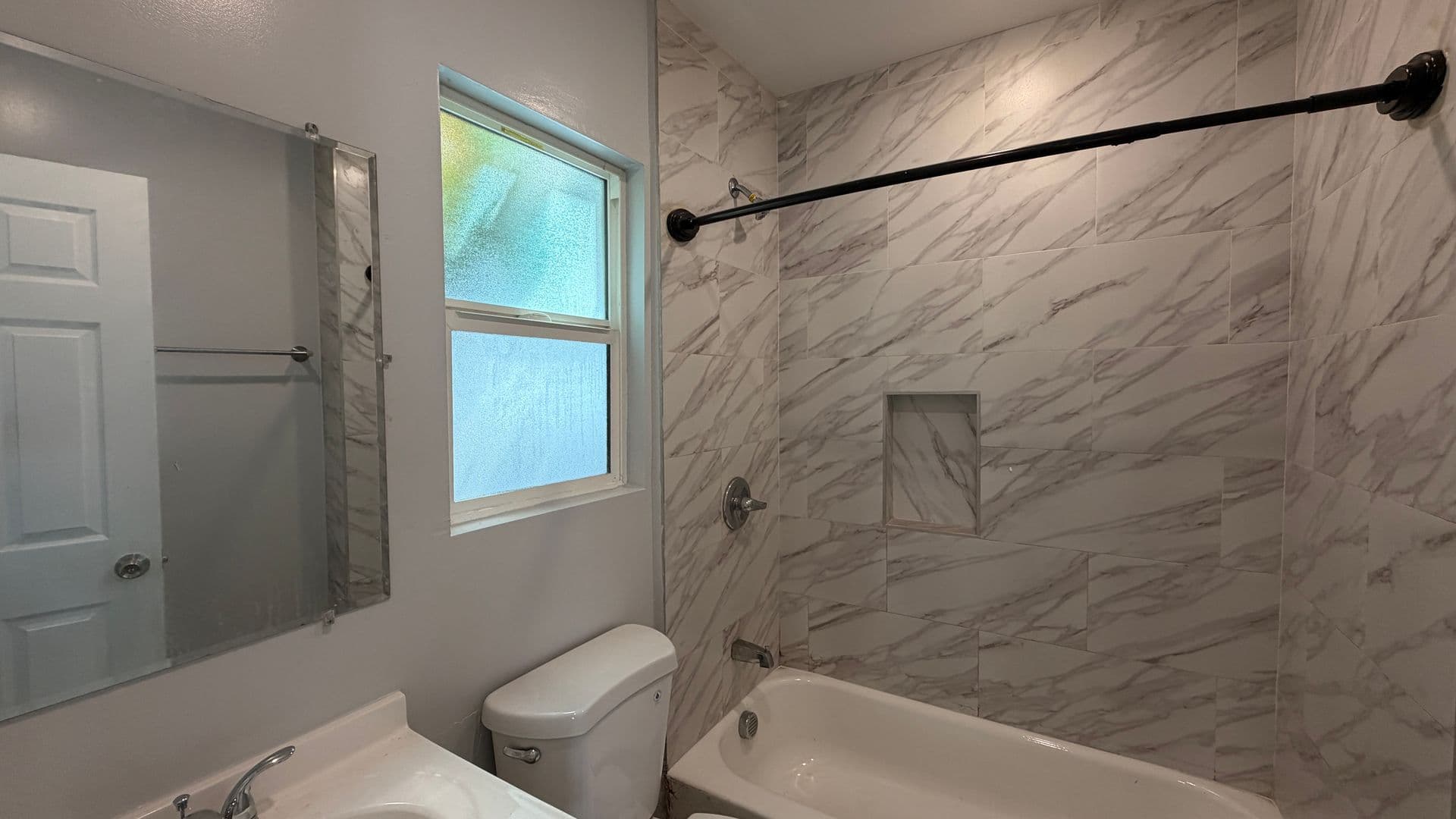 Los Angeles Apartment: 2035 W Martin Luther King Jr. Blvd