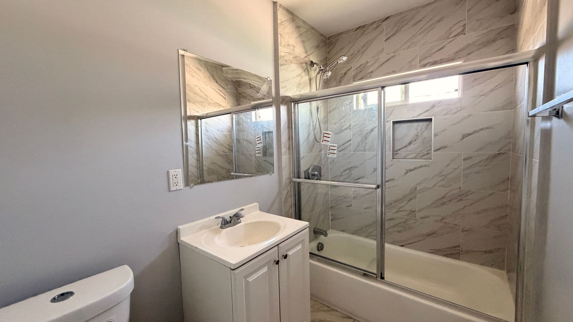 Los Angeles Apartment: 3920 Hillcrest Drive