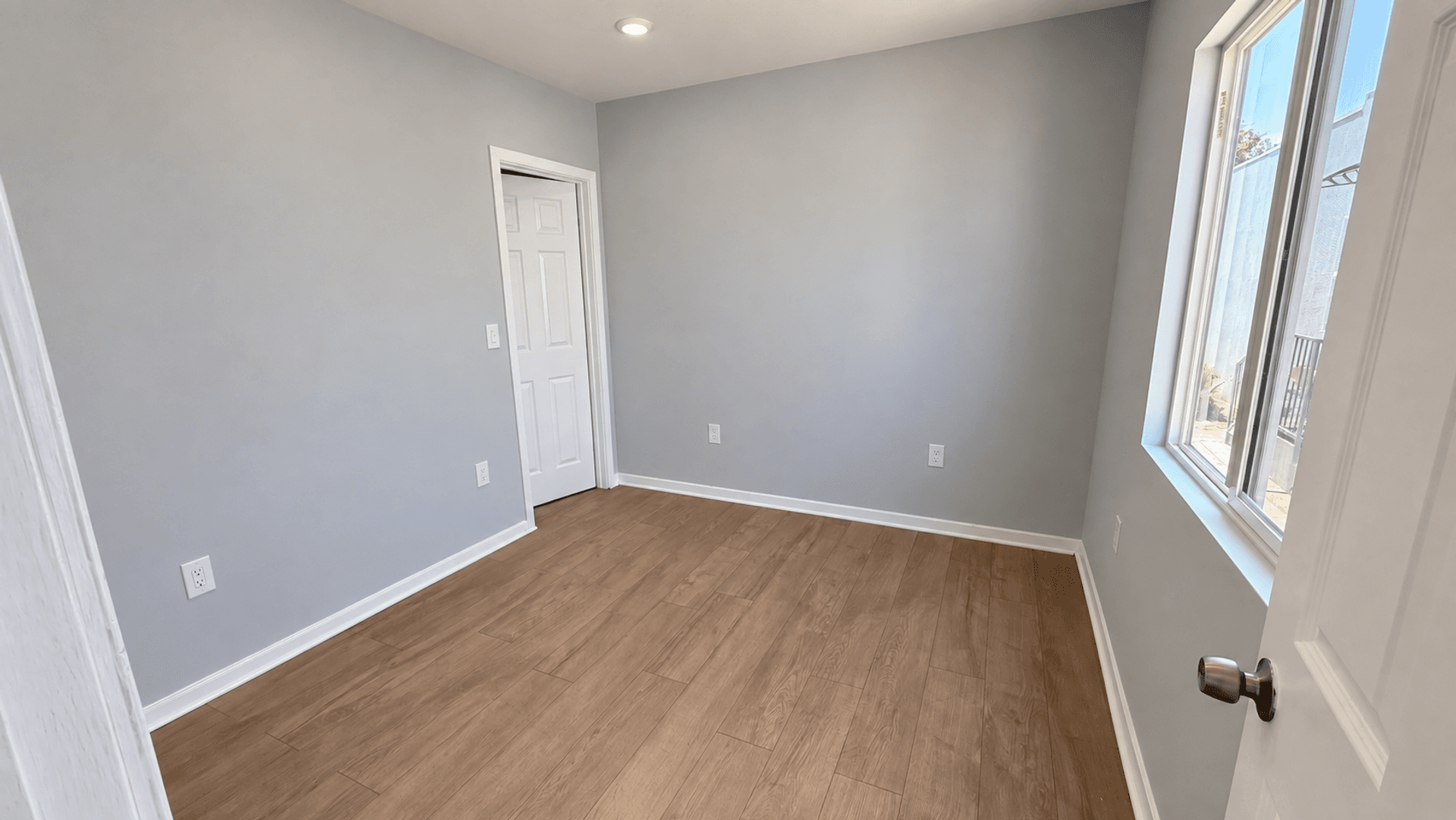 Los Angeles Apartment: 2035 W Martin Luther King Jr. Blvd