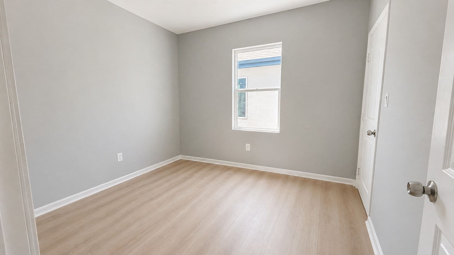 Los Angeles Apartment: 1242-1244 1/2 W 93rd St
